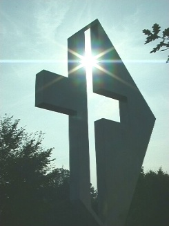 Lukas  Kreuz im Gegenlicht