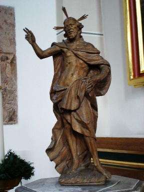 Christusfigur_auf_Taufbecken