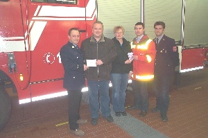 Geldübergabe Feuerwehr
