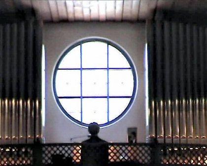 Orgel mit Organist
