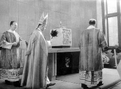 Weihe des Altars der neuen Kirche