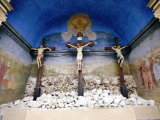 029 Kalvarienberg Kreuzigungsgruppe mit Malerei