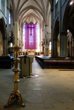 Liturgische Farbe: violett