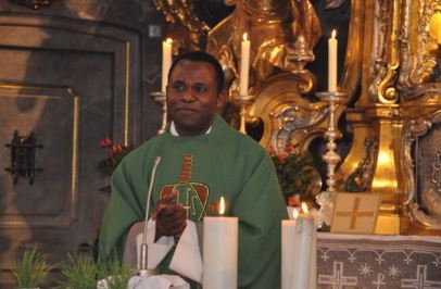 Pretre de la paroisse francophone