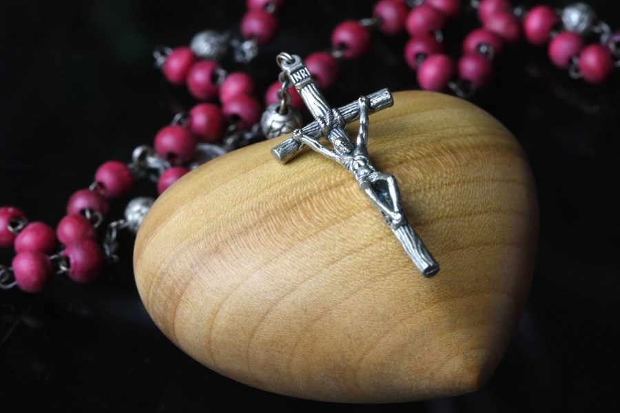 Rosenkranz auf Holzherz