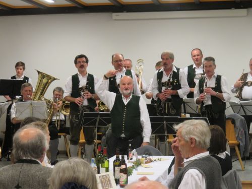 Brucker dirigiert Blasm<br/>usik