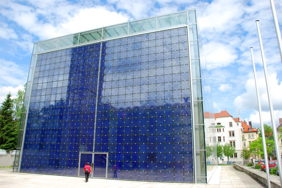 moderne Kirche in München in Glasfront