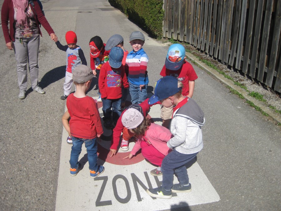 Wir suchen die Farbe "ROT" in Assling