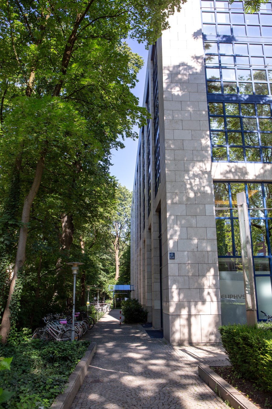 Hauseingang mit Hausecke im Anschnitt