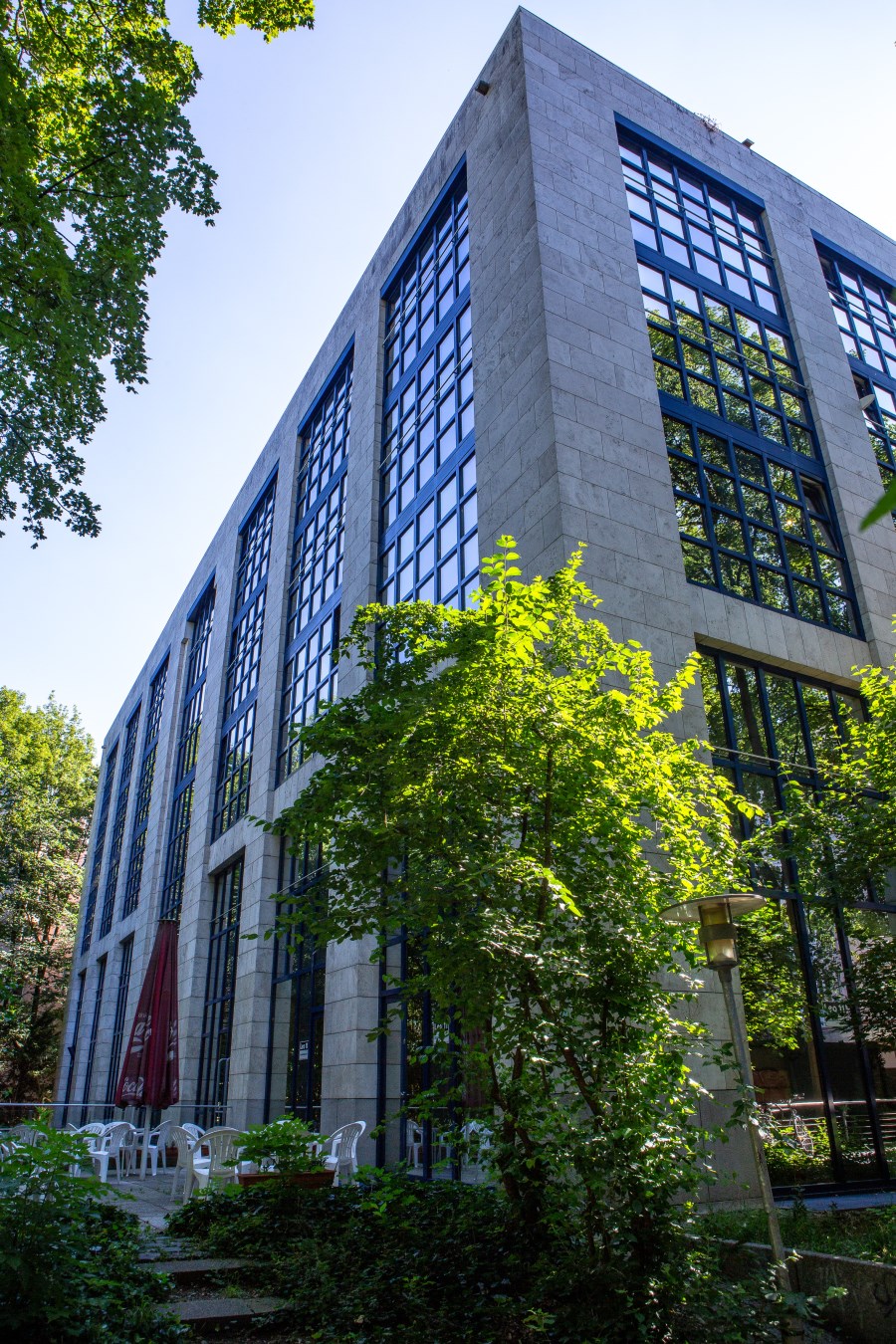 Hausansicht mit Terrasse