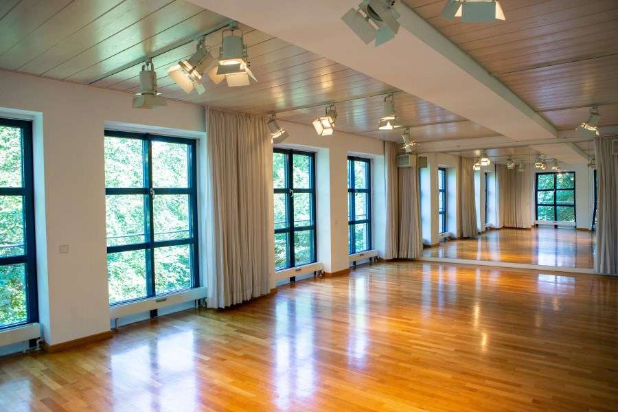 Spiegelsaal mit Fensterflucht