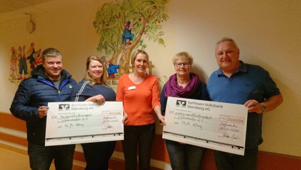 Pankraz et al. bei Spendenübergabe