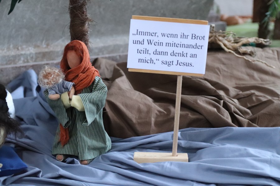 „Immer, wenn ihr Brot und Wein miteinander teilt, dann denkt an mich,“ sagt Jesus.