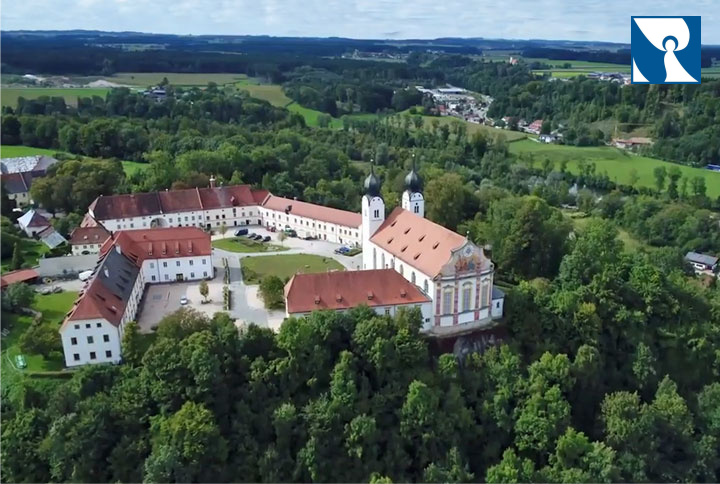 Luftbild Stiftskirche St. Margareta Baumburg Altenmarkt