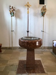 Taufkapelle Pfarrkirche Taufstein
