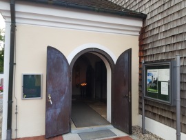 geöffneter Eingang St. Johannes - quer