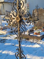 Grabkreuz auf dem Friedhof in Engelsberg