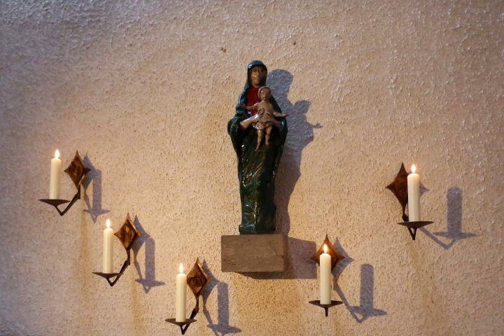 Marienwand in der Pfarrkirche St. Albertus Magnus
