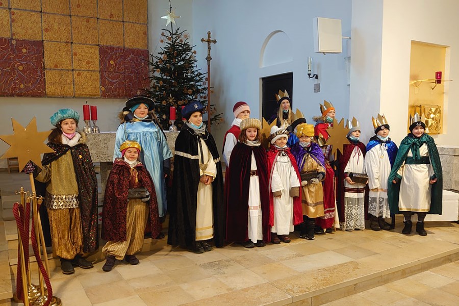 Aussendung der Sternsinger in St. Peter und Paul, Aschheim