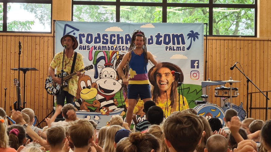 Mitmachkonzert mit Rodscha und Tom in der Strogenhalle