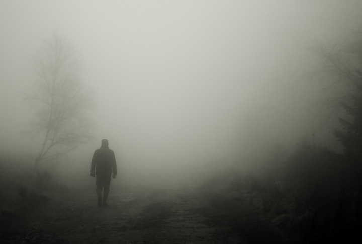 Gang im Nebel_by_cocoparisienne_cc0-gemeinfrei_pfarrbriefservice-klein