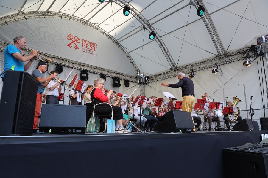 Bühne auf dem Bennofest 2023