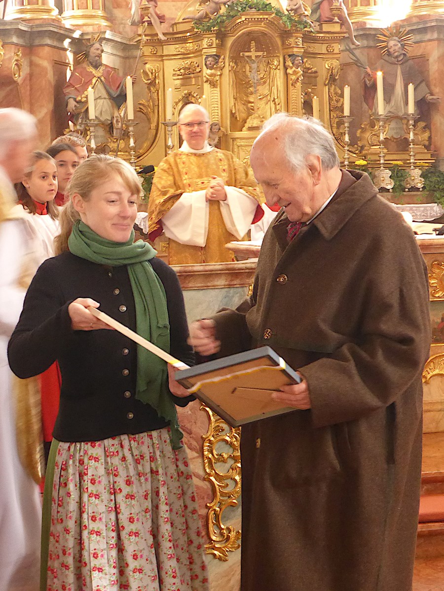 Regina gratuliert S. Wieland sen.