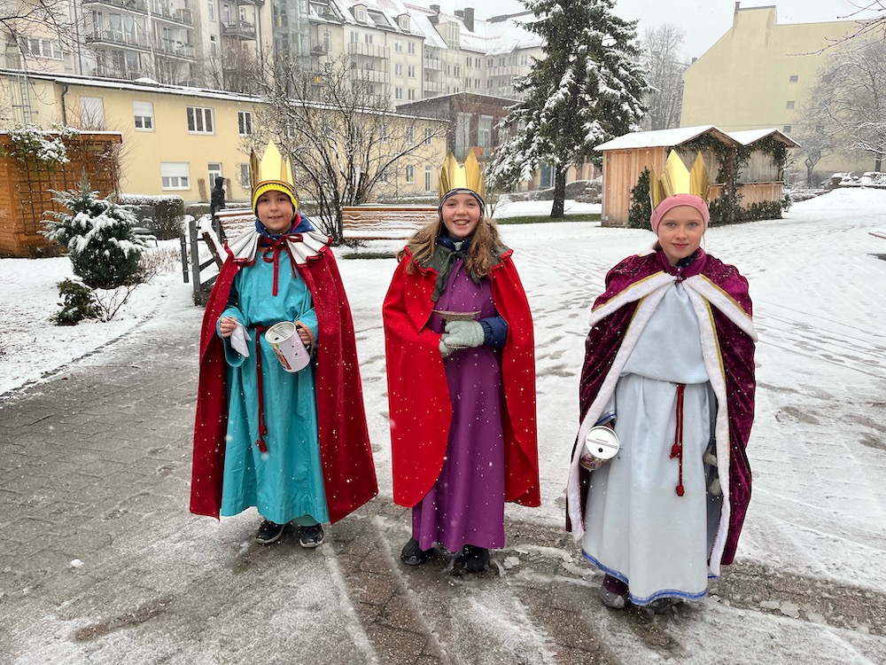 2024-01-06-Sternsinger-im-Kreszentiastift-1000
