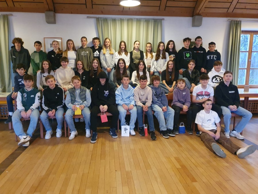 Gruppenbild vom Firmauftakt am 02.03.24 im Pfarrverband Altfraunhofen