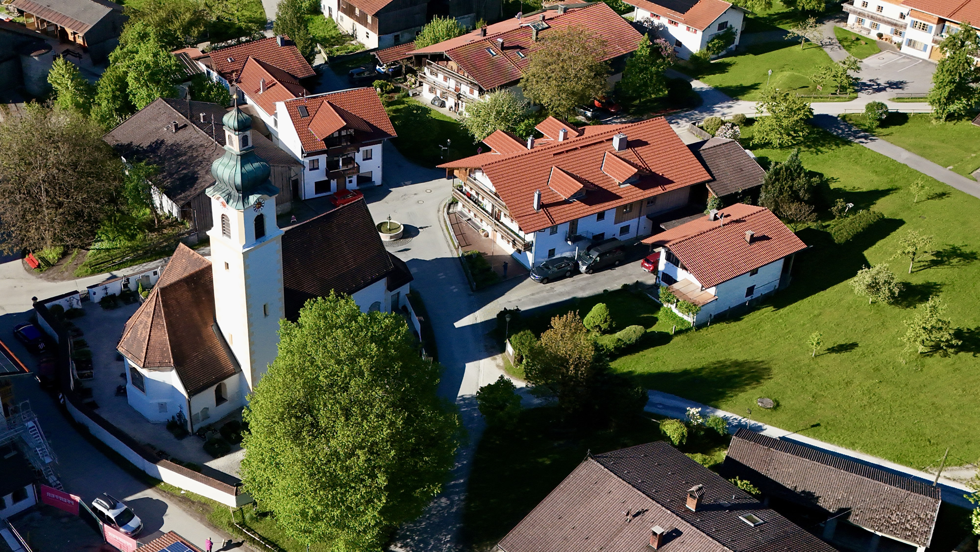 Luftbild 2 St. Michael Niederaudorf Hubert Wildgruber