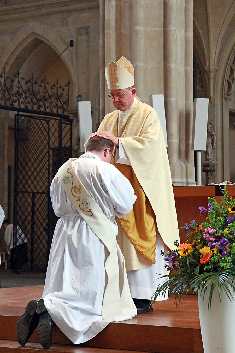 priesterweihe_2_handauflegung_by_peter_weidemann