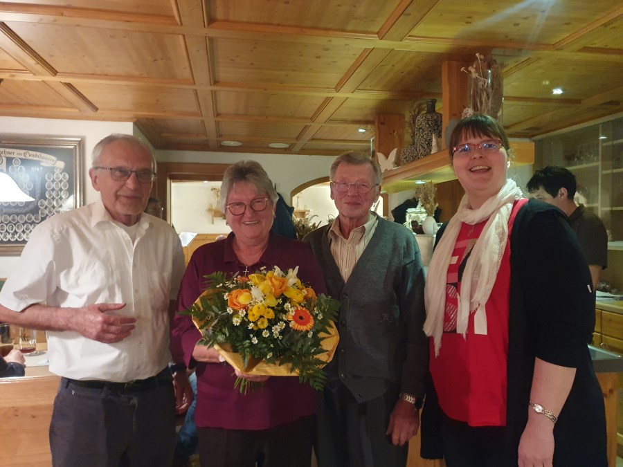 Ehrung bei der Pfarrversammlung 2024 der Pfarrei Mariä Namen Gundihausen