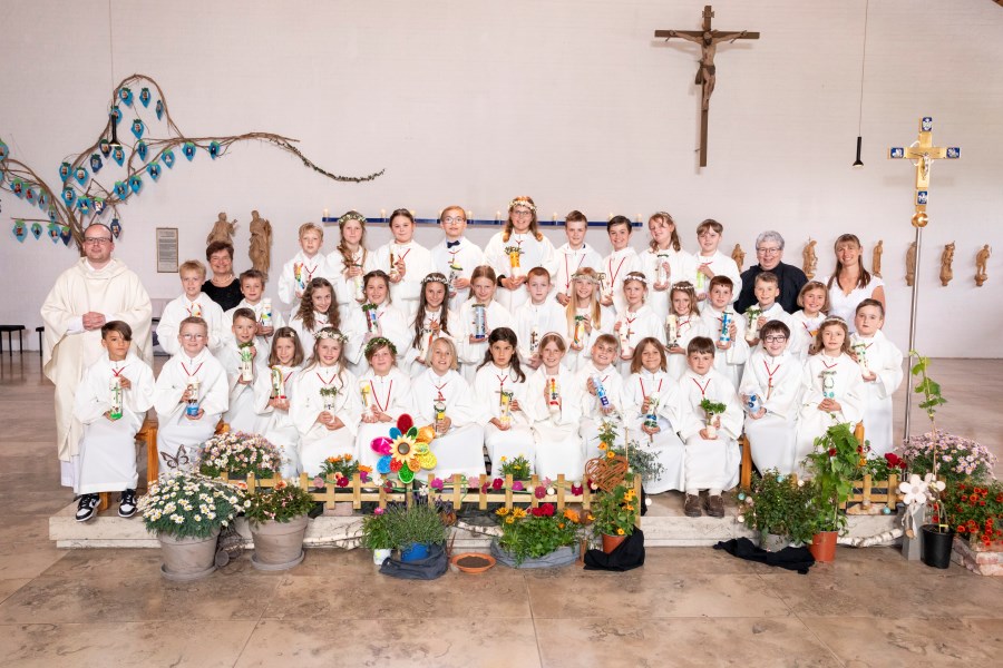 Gruppenfoto Erstkommunion Taching 2024