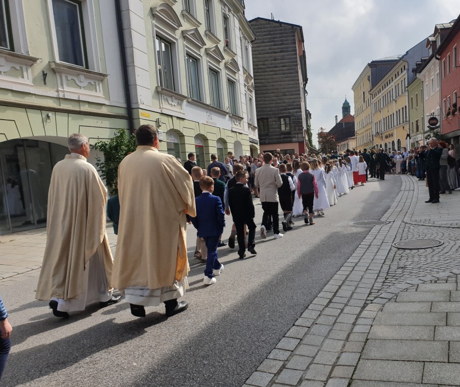Kirchenzug der Ertkommunikanten