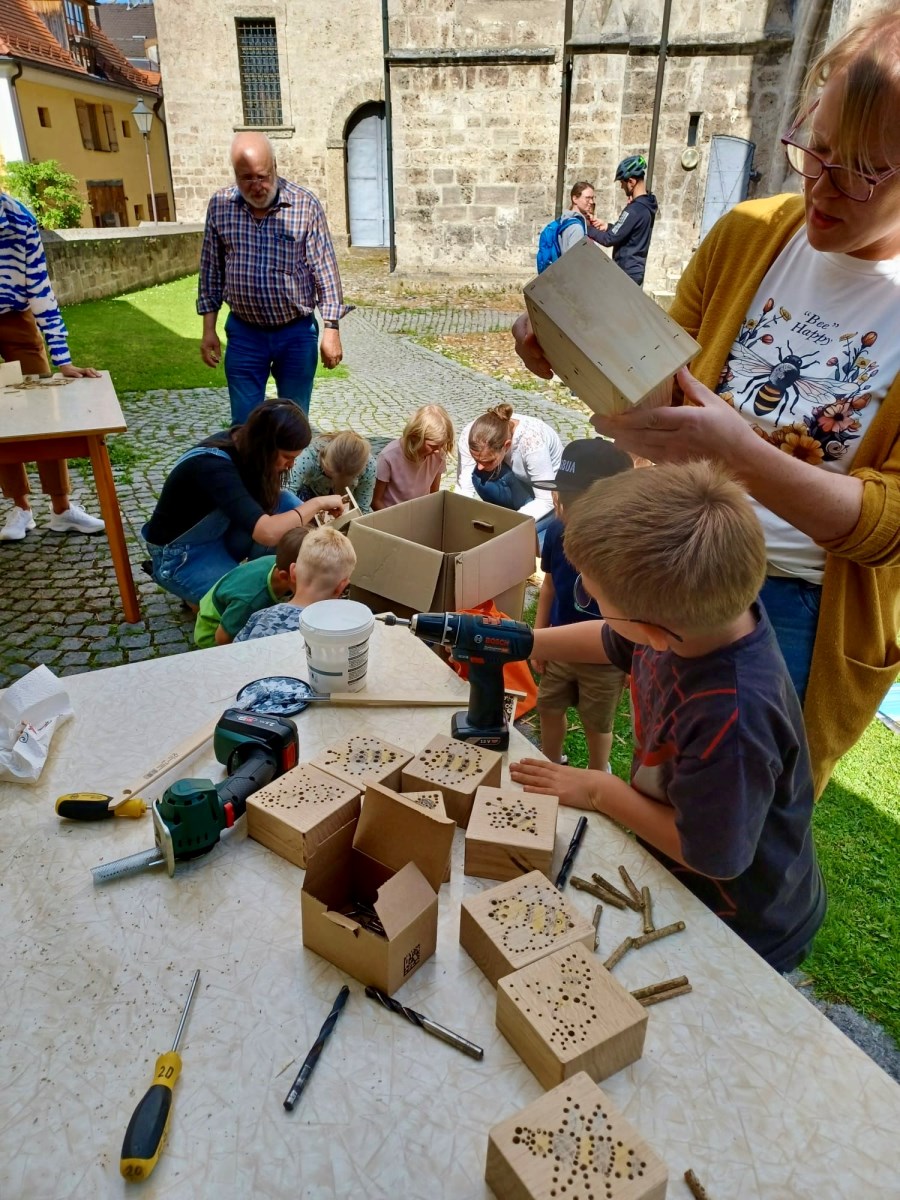 BüchereiBienen2024-4