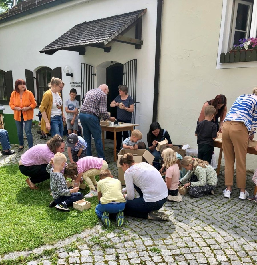 Bücherei-Bienen2024-1