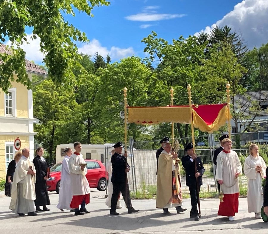 Allerheiligste auf dem Weg zur 2. Station