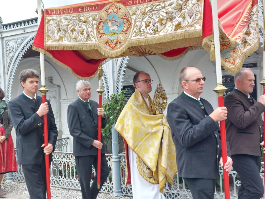 Fronleichnamsprozession in Tettenhausen