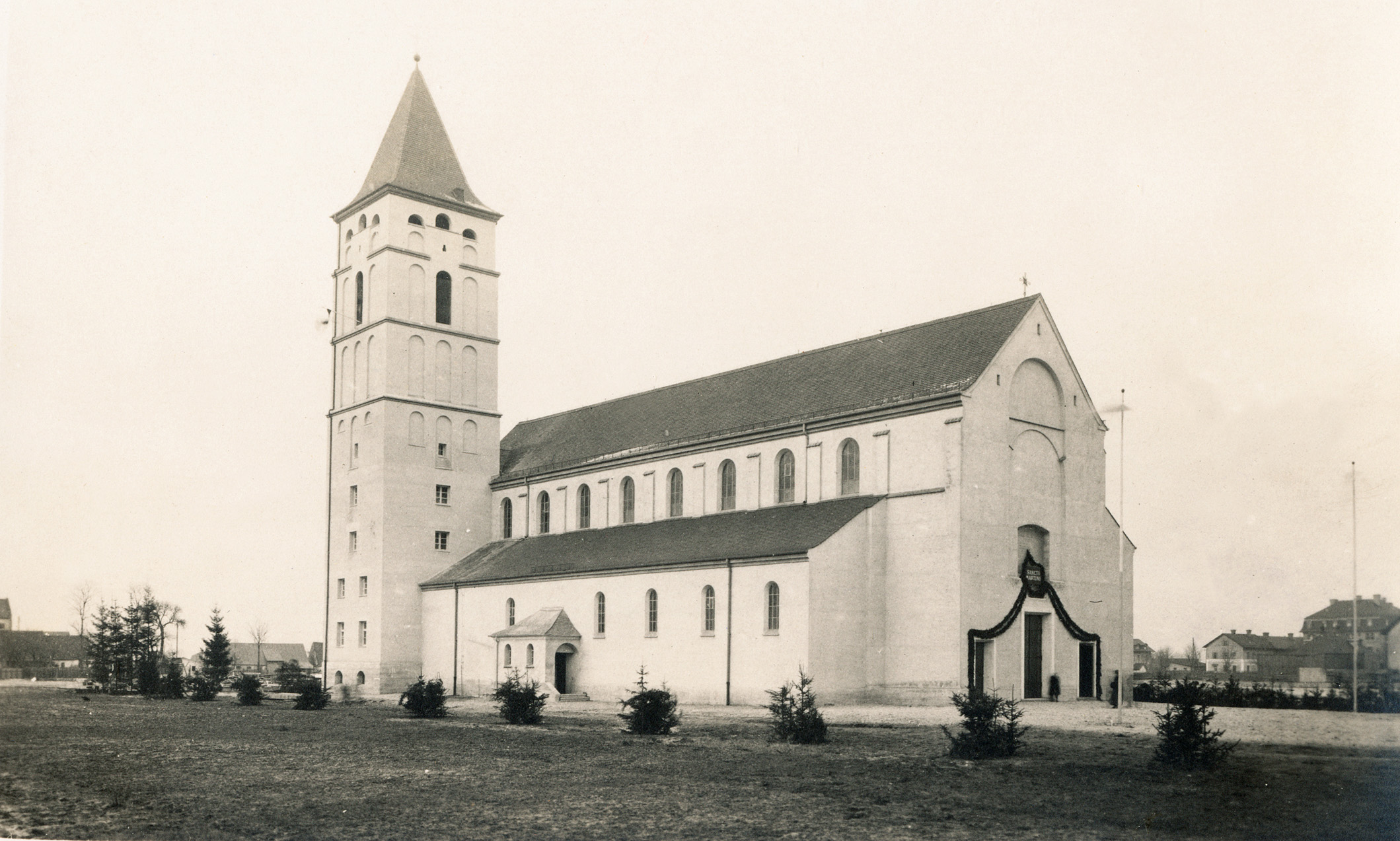 Seitenansicht-der Pfarrkirche von 1924