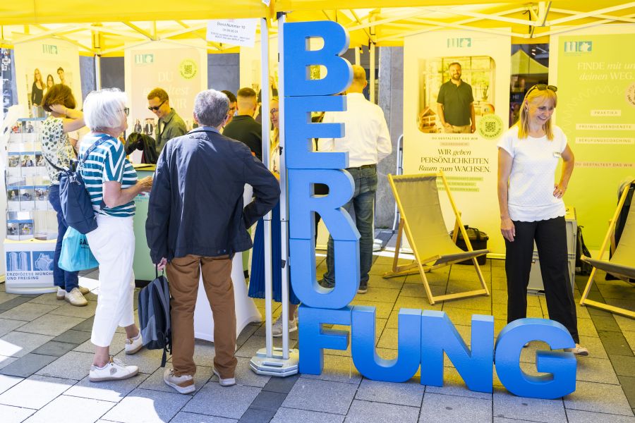 Stand von Beruf und Berufung auf dem Bennofest 2024
