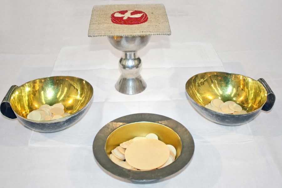 Kommunion Kelch und Schale