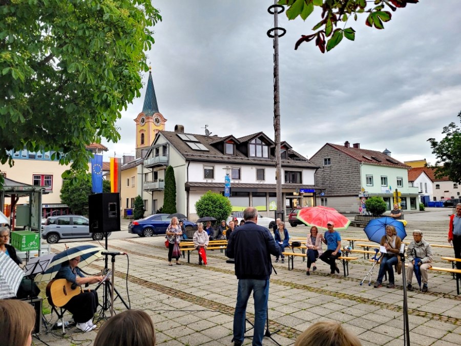 St_Georg_Lobpreischor_Singen_Marktplatz_09.06.2024 (2)