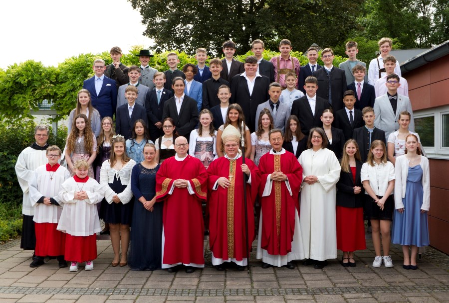 Gruppenfoto Firmung in der Stadtkirche Kolbermoor am 14. Juni 2024