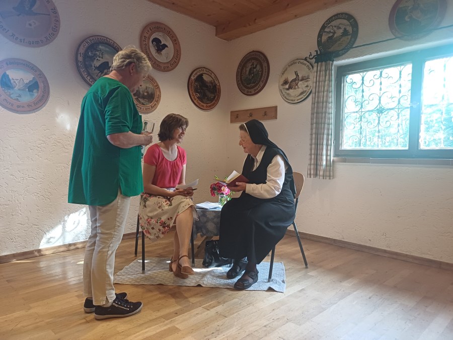 Besuch von Schwester Eresta aus Birkenstein