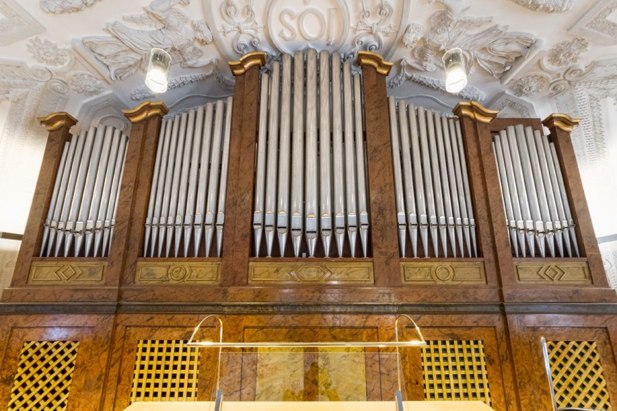 Die fertig aufgebaute Orgel kurz vor ihrer Wiedereinweihung im Juli 2017