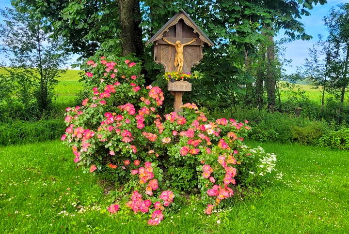 Wegkreuz bei Obermühle im Ortsbereich Babensham