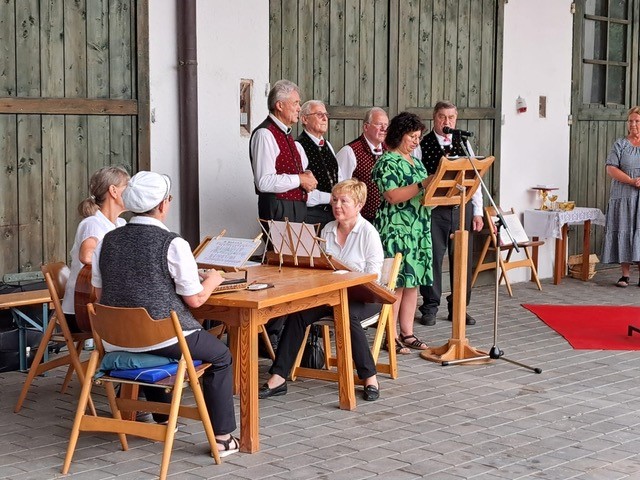 Schönbrunner Sänger + Stubenmusi