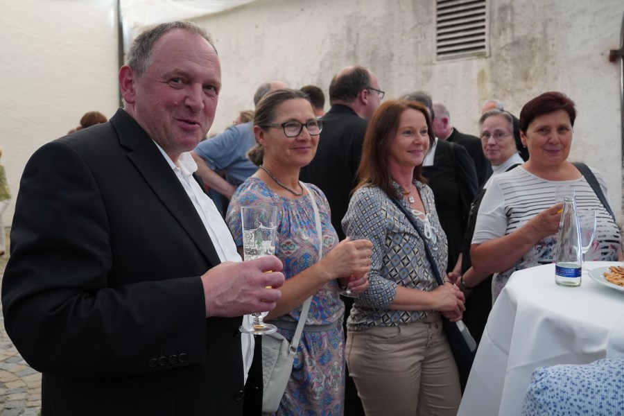 Stellvertretender Dekan Franz Eisenmann mit einigen Gästen