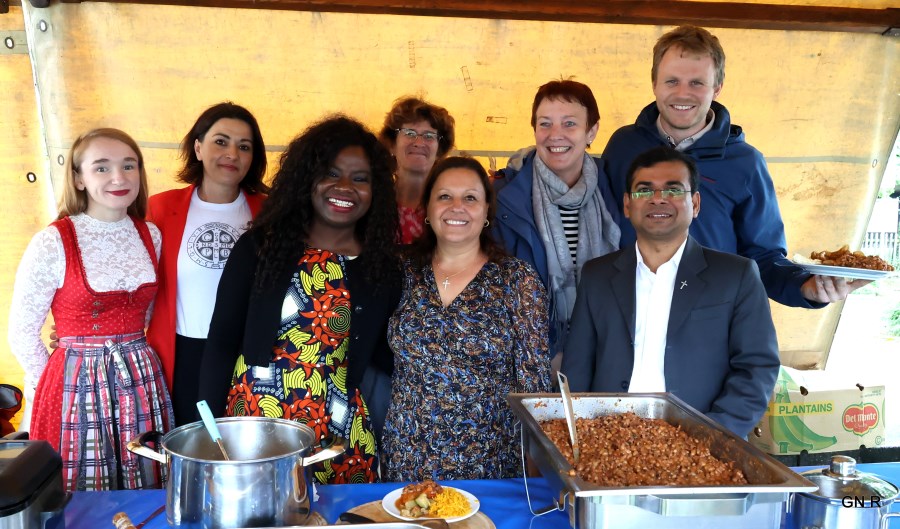 Internationale Bürger beim Pfarrfest 2024