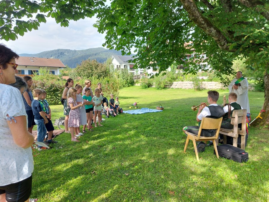 Familiengottesdienst Pfarrgarten